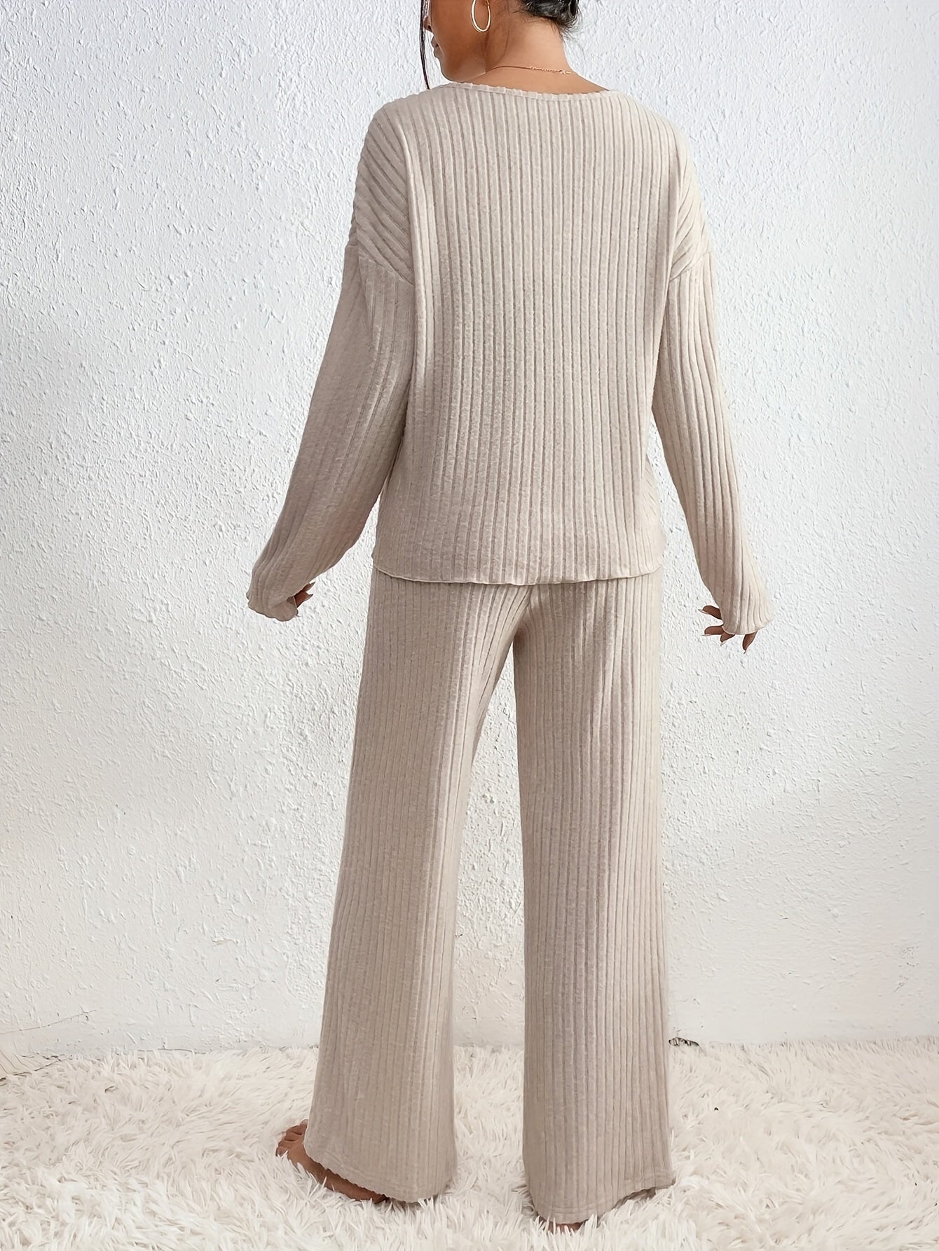 Tilda Stockholm | Elegant set för kvinnor med ribbad tröja och rak ben