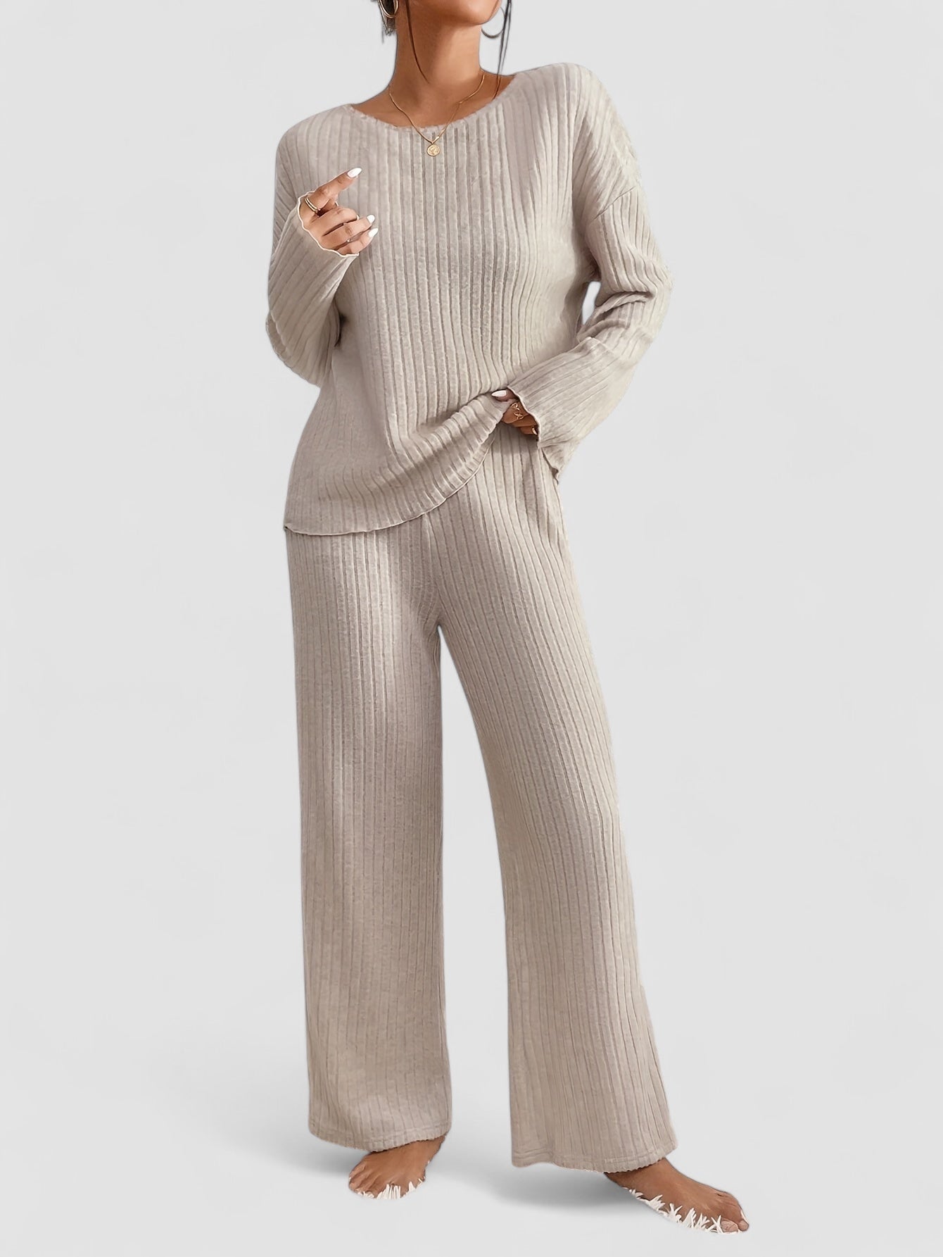 Tilda Stockholm | Elegant set för kvinnor med ribbad tröja och rak ben