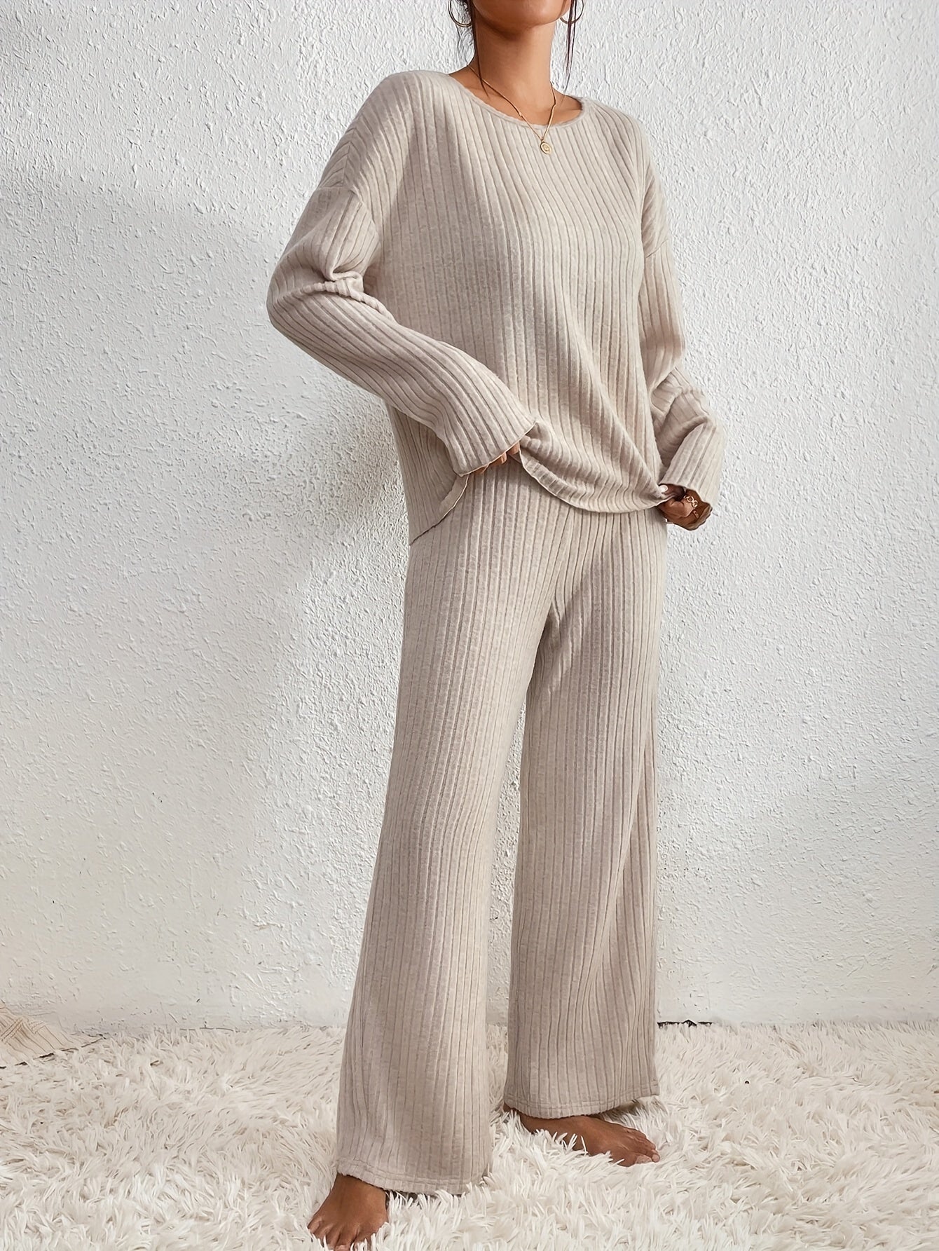 Tilda Stockholm | Elegant set för kvinnor med ribbad tröja och rak ben